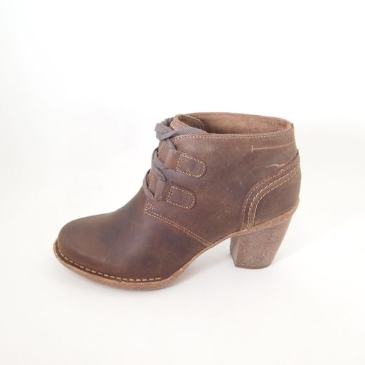 Botines Clarks Carleta Lyon 26121671 Marrón