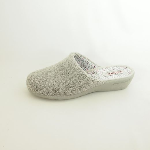 Zapatillas de casa cerradas de punta Vul·ladi 6611-571 Perla